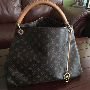 Louis Vuitton Monogram Artsy Mm bag