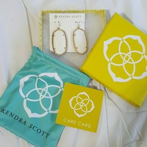 Kendra Scott Pearl White earrings