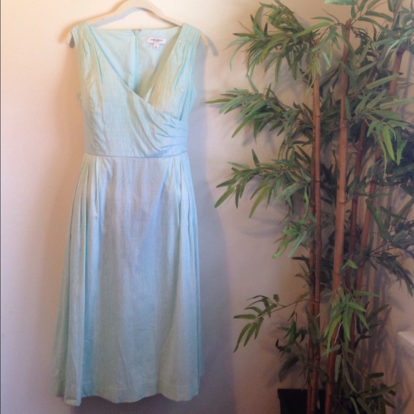Light blue dress with pockets!