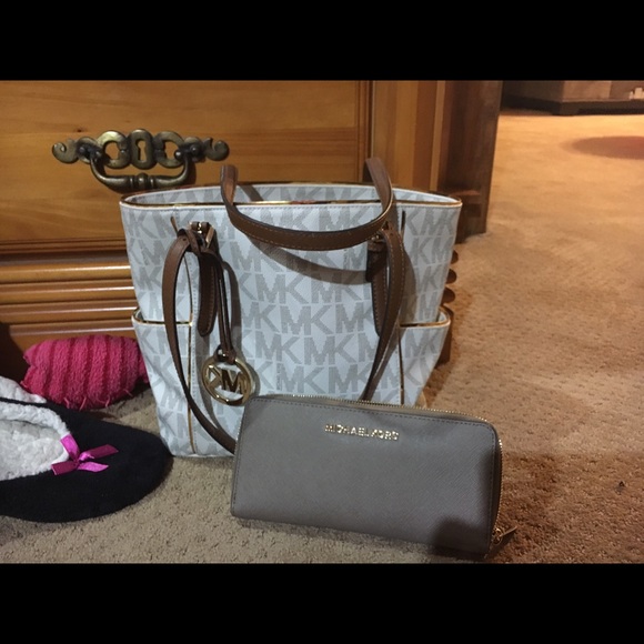 Michael Kors Jet Set Signature Tote
