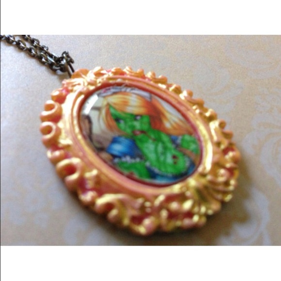 Zombie Alice In Wonderland Necklace - Picture 2 of 3