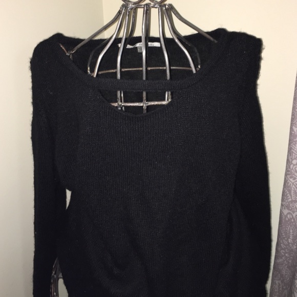 Size L black sweater