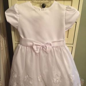 White lace girls dress