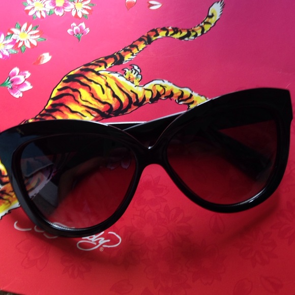 Superstar shades!