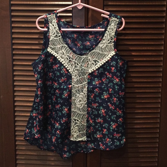 🚫SOLD🚫Cute girls top from Nordstrom #poshmini