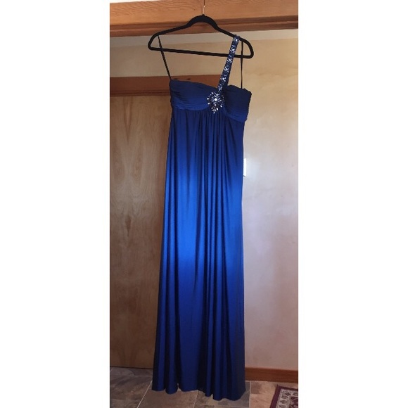 Bellissima Fashions Formal Dress - Picture 3 of 4