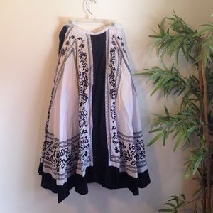 Black and white flowy skirt
