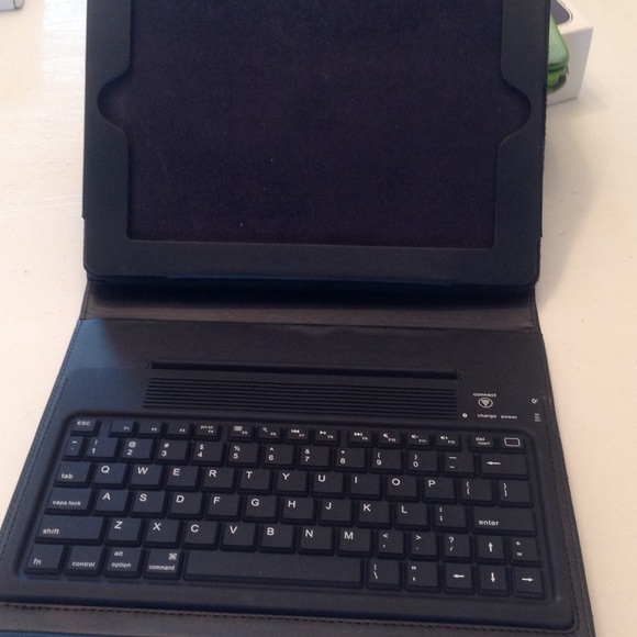 Bluetooth wireless keyboard for iPad