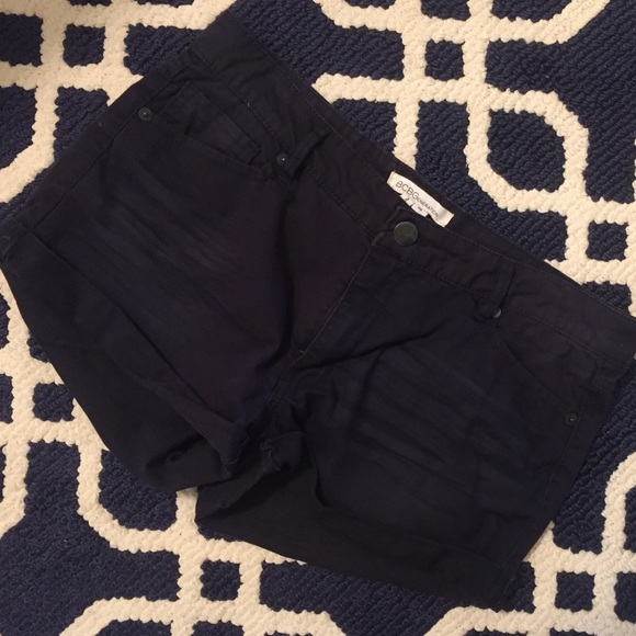Stretchy relaxed fix cuffed denim shorts
