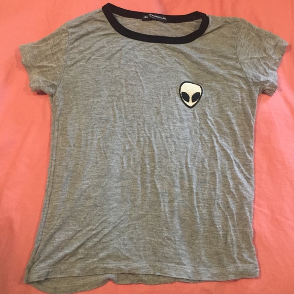 BRANDY MELVILLE graphic alien tee👽