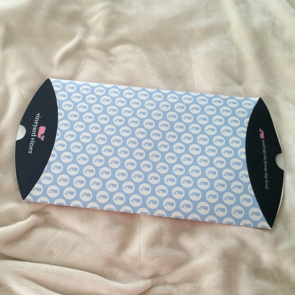 Vineyard vines box