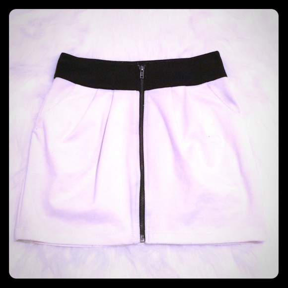 Forever 21 Mini Zip-Up Skirt. Size S.