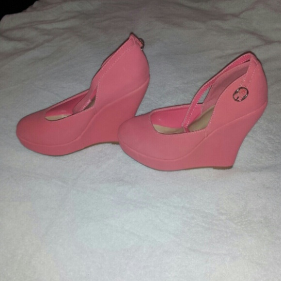 Peach/pink shoes