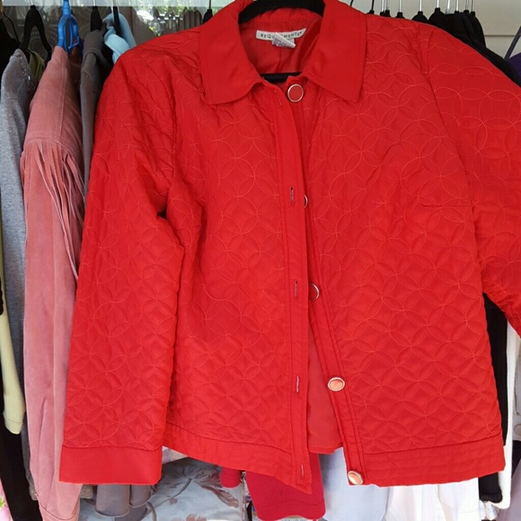 SALE**Requirements JACKET light and comfortable,