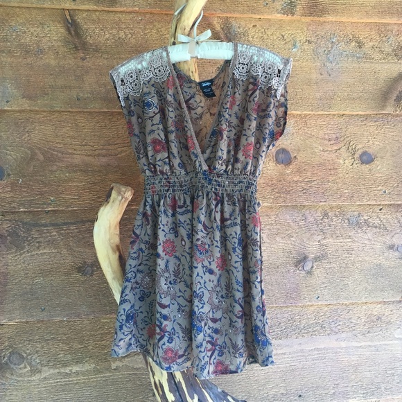 Deep necked blouse - Picture 1 of 3