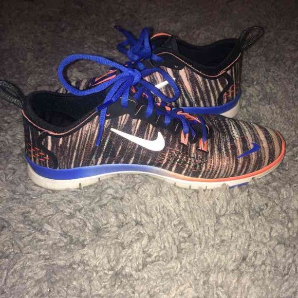 Nike tennis shoes - Picture 3 of 3