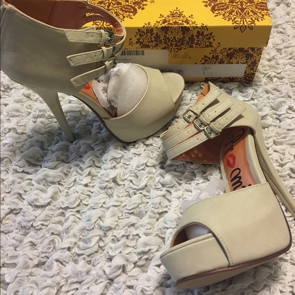 Cream shoes - Picture 3 of 3