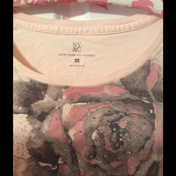 SOLD - New York & Company Top - Picture 2 of 4