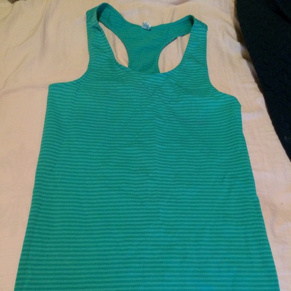 Turquoise Under Armor heat gear tank top sz small