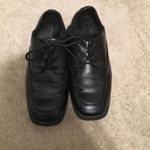 Black dress shoes