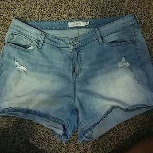 Light wash torrid jean shorts
