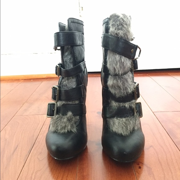 Colin Stuart Faux Fur Booties - Picture 3 of 4