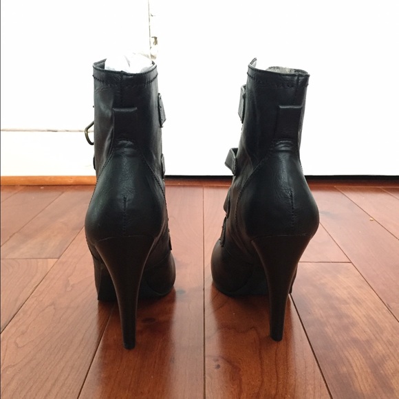 Colin Stuart Faux Fur Booties - Picture 4 of 4