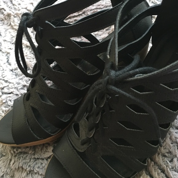 Cute black heels - Picture 2 of 2