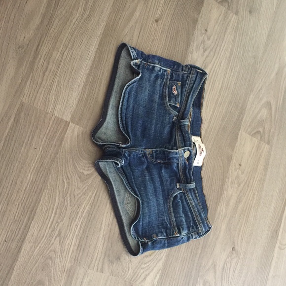 Hollister booty shorts
