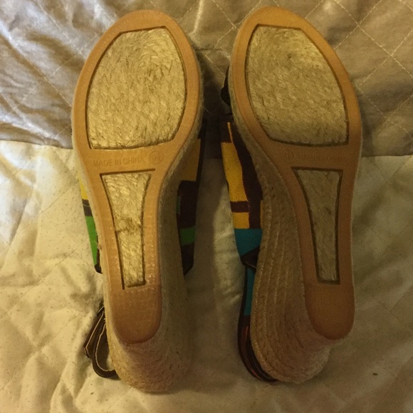 Brand New Nine West Wedge Sandals. 9.5. - Picture 2 of 4