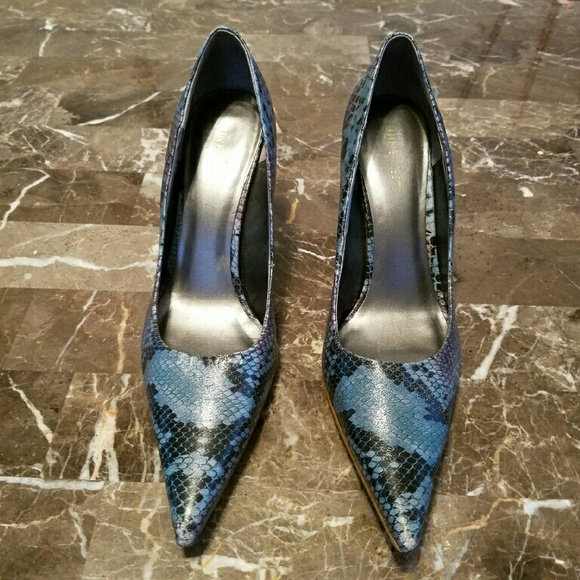 ***NINE WEST POINTY TOE PUMPS***