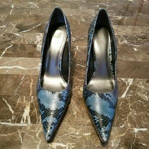 ***NINE WEST POINTY TOE PUMPS***