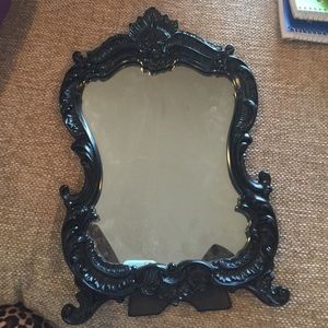 BLACK MIRROR DETAILED