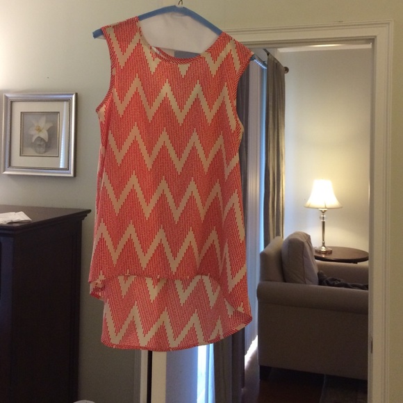 Small high-lo sleeveless blouse