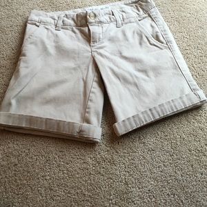 Kaki shorts