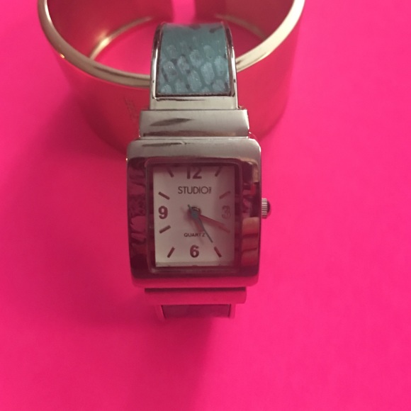 Watch - Picture 2 of 3
