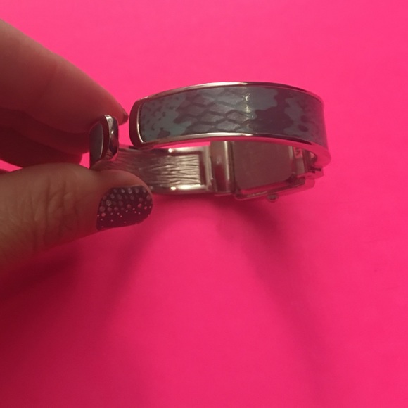 Watch - Picture 3 of 3