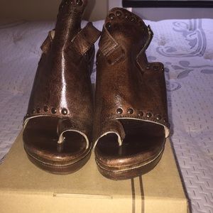 Bedstu leather wedges