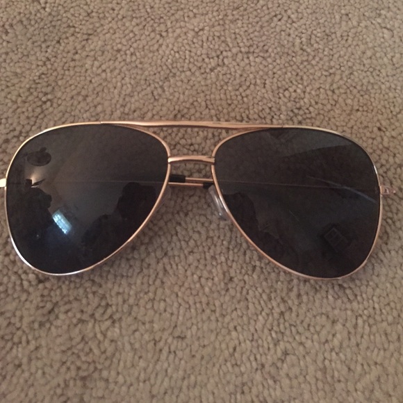 Black/gold aviators