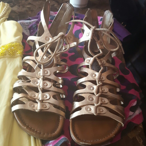 2 6x shirts 1 yellow dress and gold sandles size 3 - Picture 2 of 3