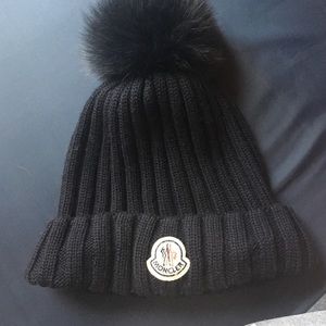 Moncler hat