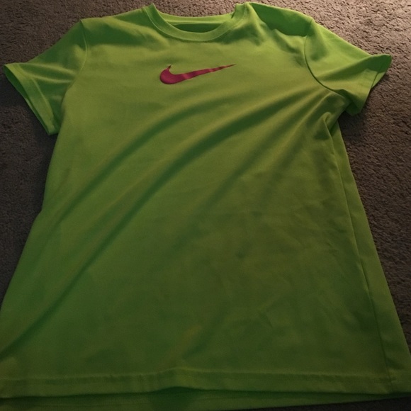 Nike top - Picture 1 of 1
