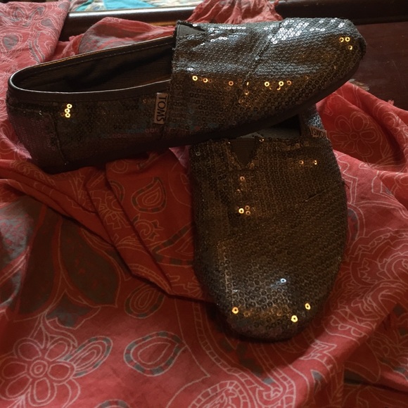 Silver Sequin Toms SZ 8