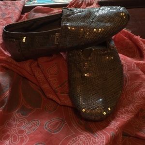 Silver Sequin Toms SZ 8