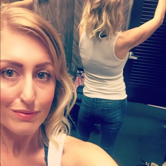 Meet your Posher, Meghan - Picture 4 of 8