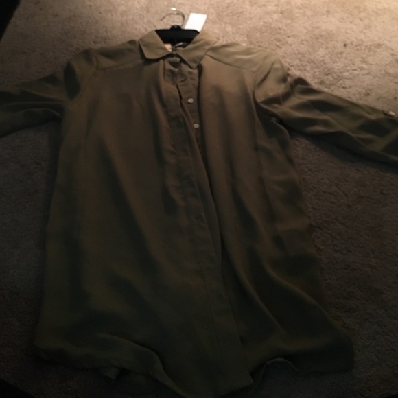 Top never worn - Picture 1 of 2