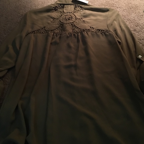 Top never worn - Picture 2 of 2