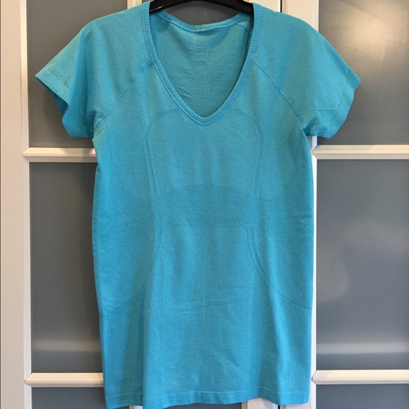 LIKE NEW Lululemon Swiftly Tech Short Sleeve Vneck