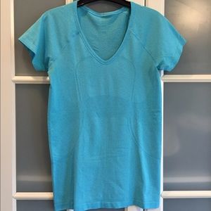 LIKE NEW Lululemon Swiftly Tech Short Sleeve Vneck