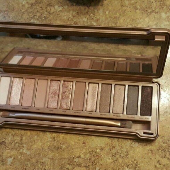 URBAN DECAY NAKED 3